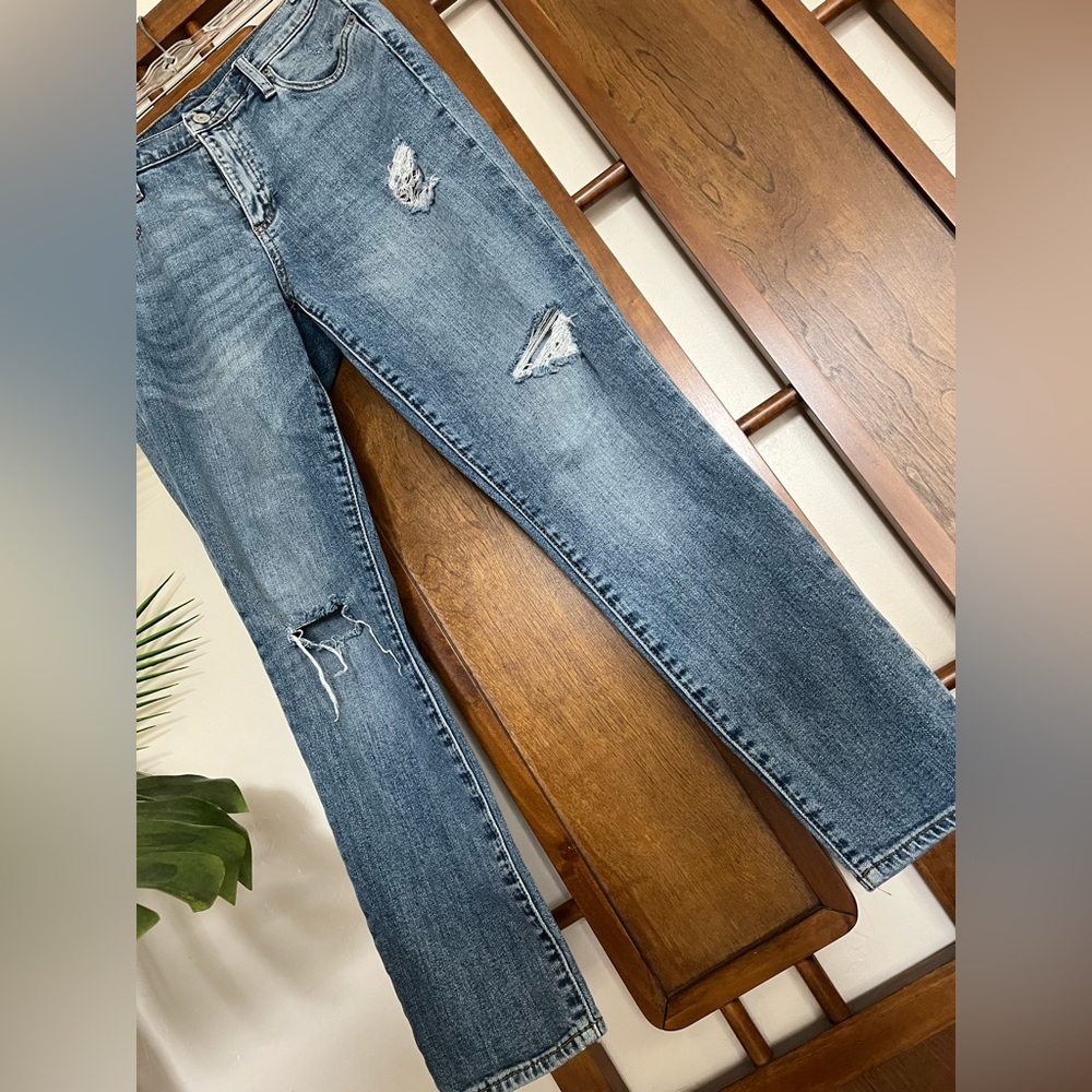 GAP 1969 distressed jeans short